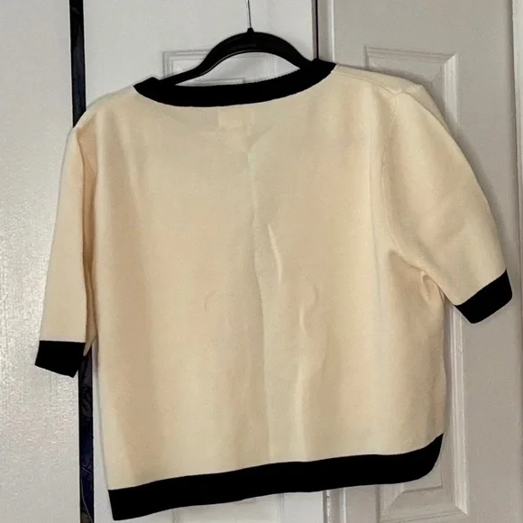 H&M Short Sleeve Cardigan with Gold Buttons - Picture 3 of 4